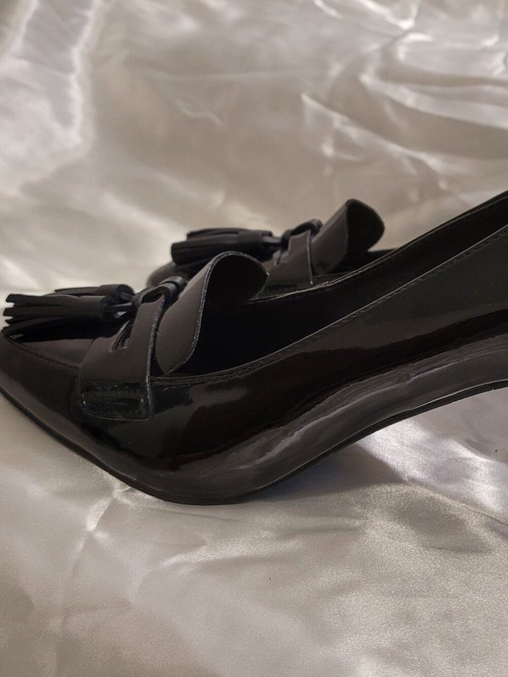 TASSELL BLACK PATENT PUMP - Picture 6 of 8